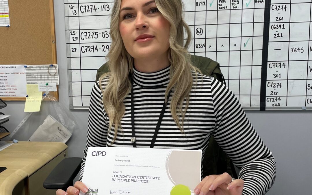 Bethany erlangt die HR-Qualifikation „People Practice“.